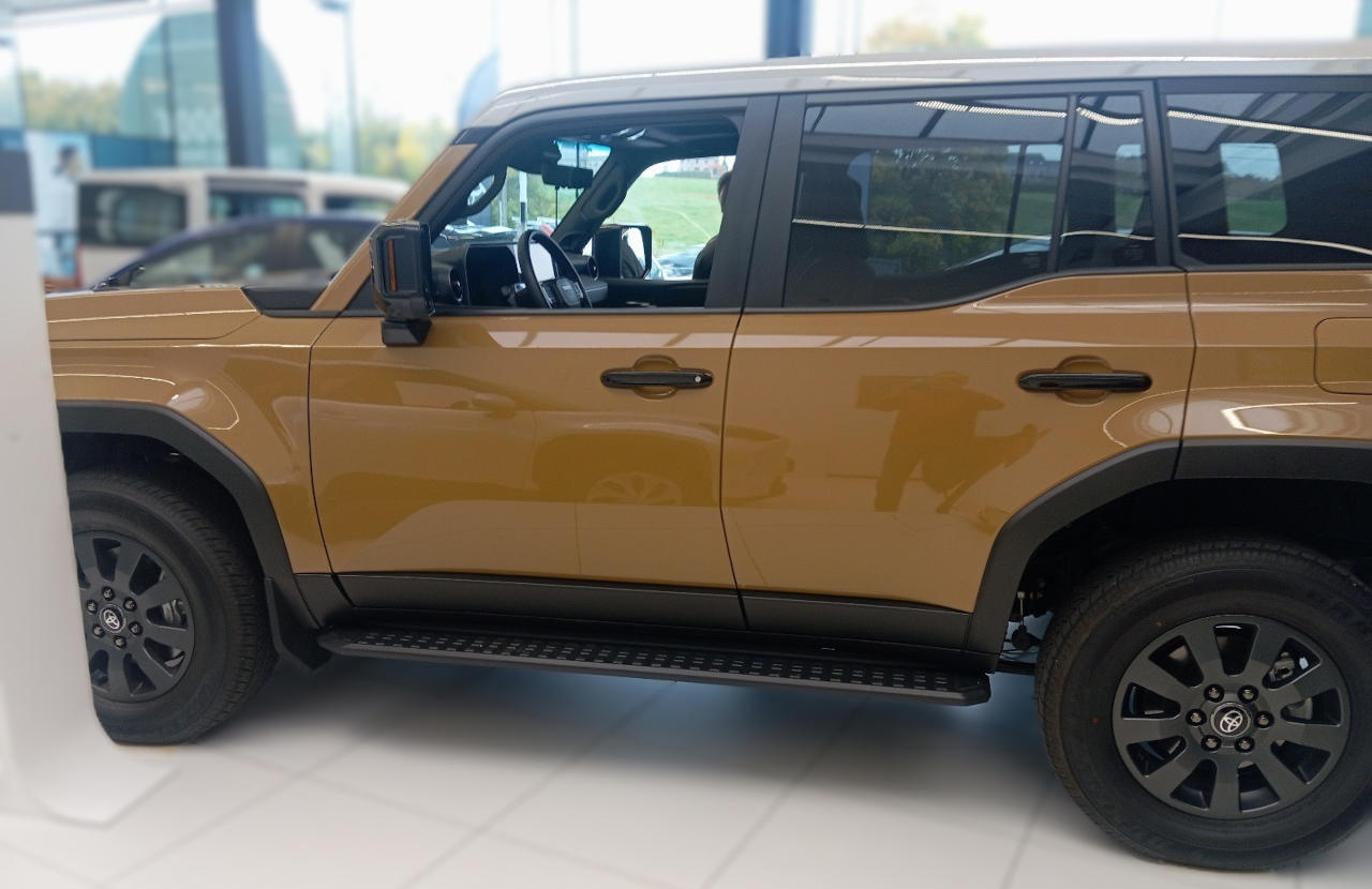 TOYOTA LAND CRUISER VX-L FIRST EDITION